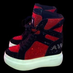 AW red, black, & white sprakle stacked sneaker shoes. Size: 6 (US)